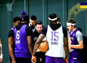 詹姆斯爆发新星，冲击季后赛刷新纪录，险胜球队迎来希望！