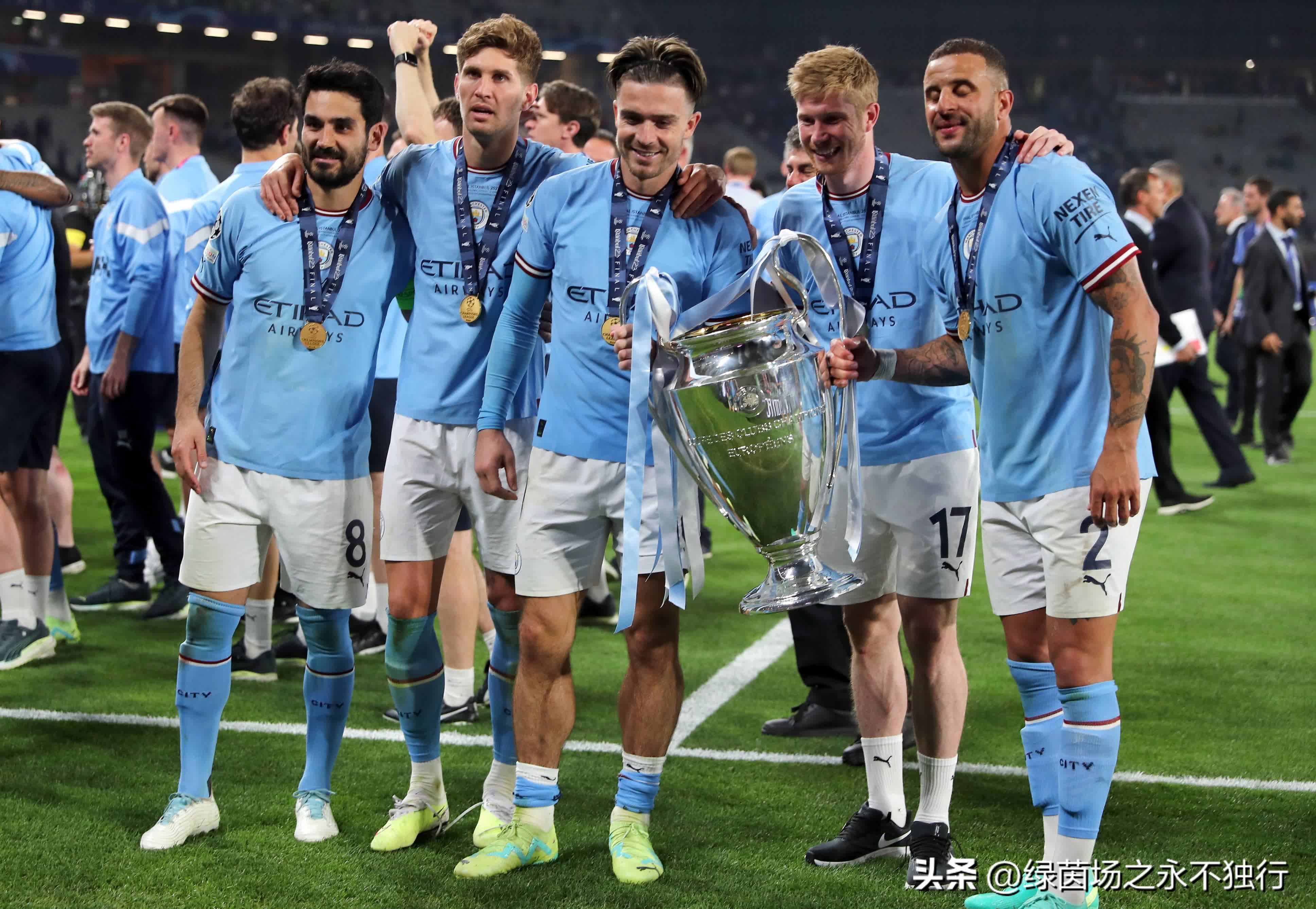 曼城强势逆袭,重回英超争冠行列 曼城强势逆袭,重回英超争冠行列