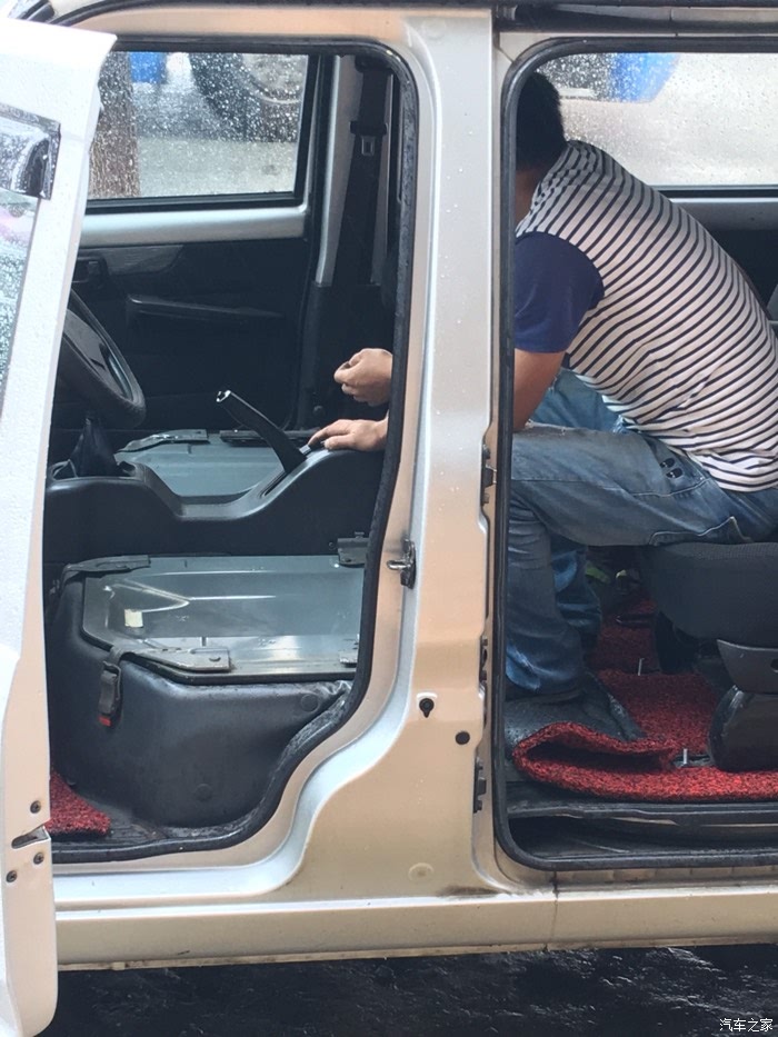 人后排的强大助力开拓者的内线遭到彻底封锁 人后排的强大助力开拓者的内线遭到彻底封锁