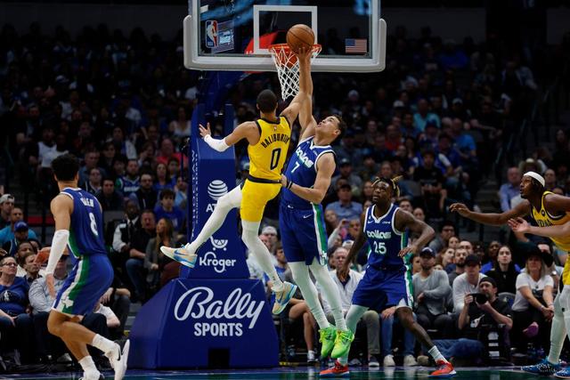 步行者队主场战胜独行侠队继续取胜