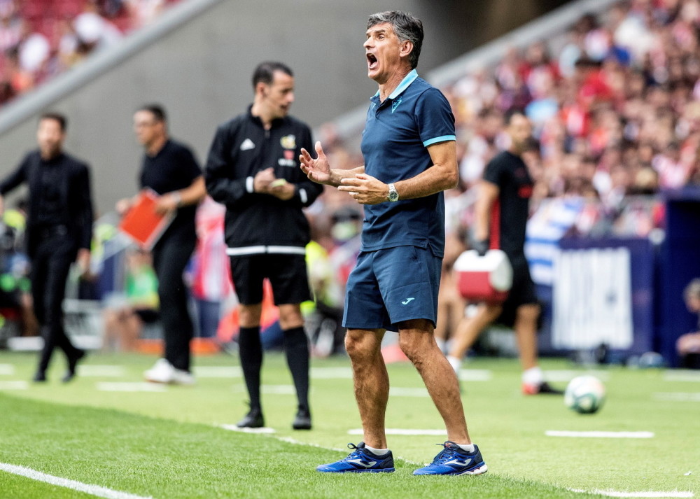 埃瓦尔主帅研究对手战术,备战取胜 埃瓦尔主帅研究对手战术,备战取胜