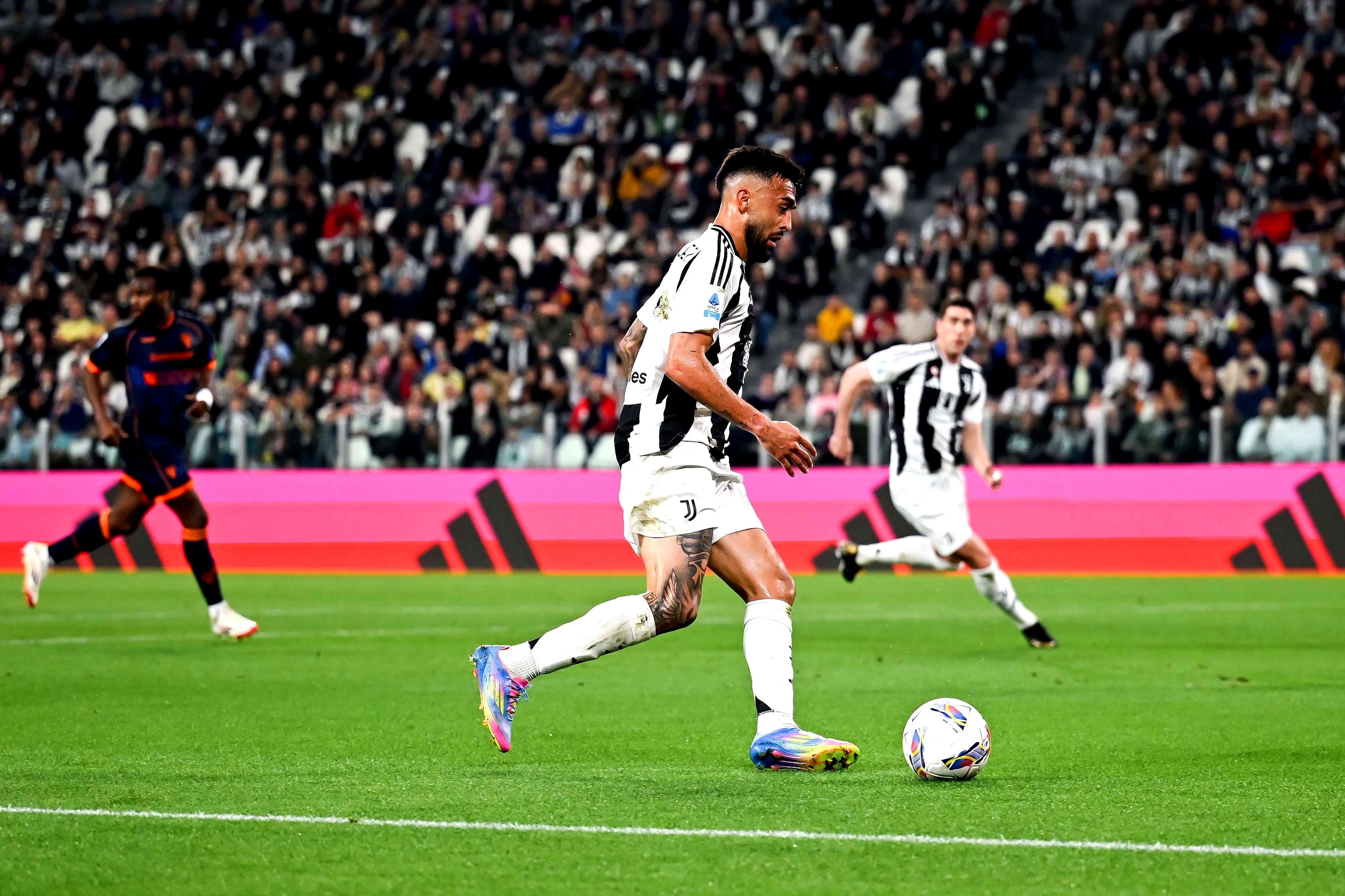 包含尤文图斯联赛首发遭质疑,球队经历波折求稳定的词条 包含尤文图斯联赛首发遭质疑,球队经历波折求稳定的词条