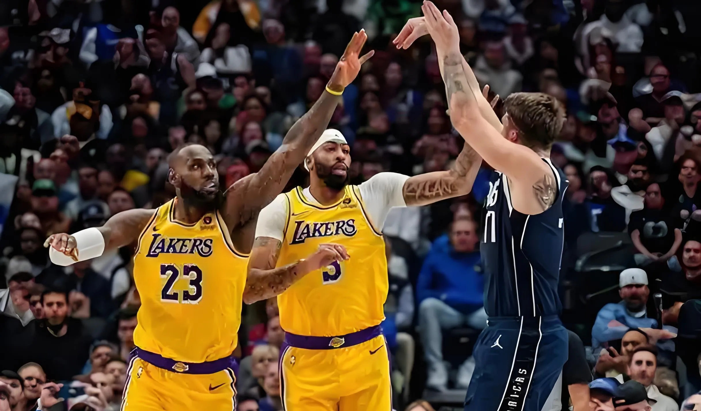 爵士绝杀时刻，威金斯点燃赛场，冲击季后赛迎来胜利！