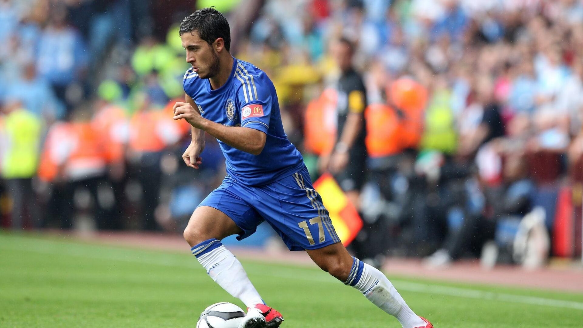 战术调整首场状态出色，MAD观众沸腾！，凯恩重返赛场引发球迷热议